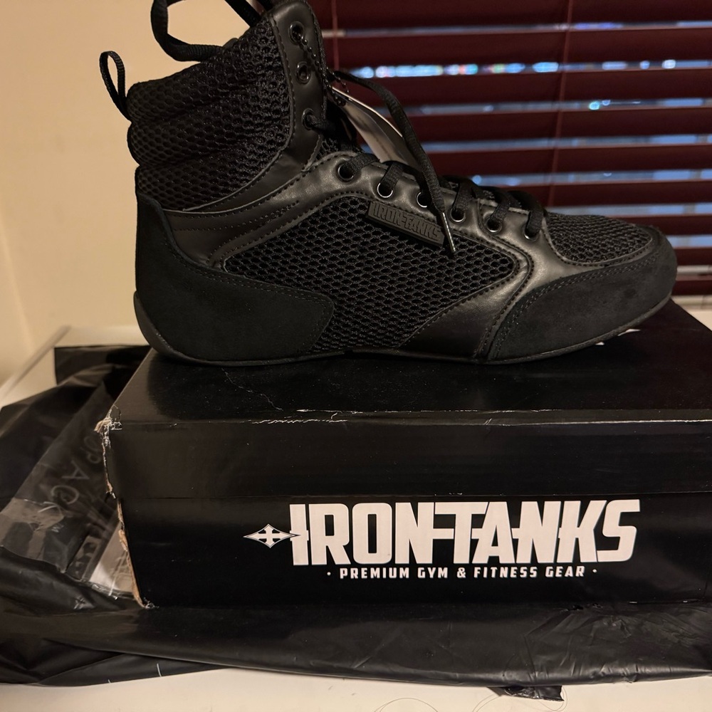 Iron Tanks Men’s Titan III Gym Shoes in Phantom Black, Size 10